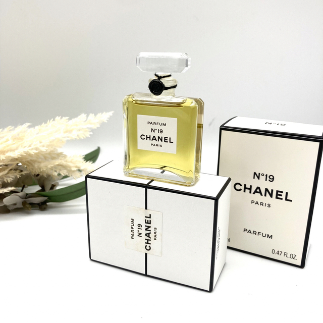 CHANEL(シャネル)の未使用❤️CHANEL シャネル No.19 パルファム 14ml 香水  コスメ/美容の香水(香水(女性用))の商品写真