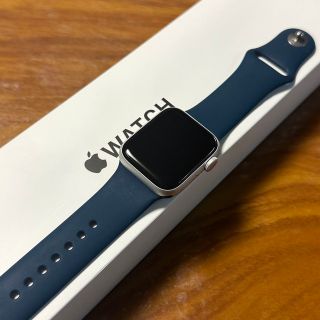 アップルウォッチ(Apple Watch)のapple watch se シルバー　A2351 GPSモデル　40mm(腕時計(デジタル))