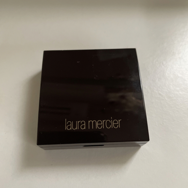 laura mercier(ローラメルシエ)のローラメルシエ　シークレットブラーリングパウダーフォーアンダーアイズ コスメ/美容のベースメイク/化粧品(フェイスパウダー)の商品写真