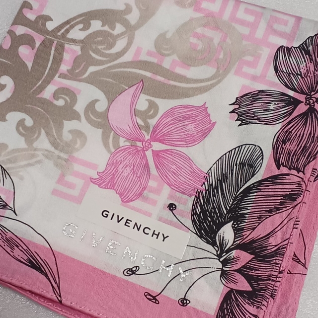 GIVENCHY(ジバンシィ)の値下げ📌ジバンシィ☆大判ハンカチーフ🌺58×58 レディースのファッション小物(ハンカチ)の商品写真