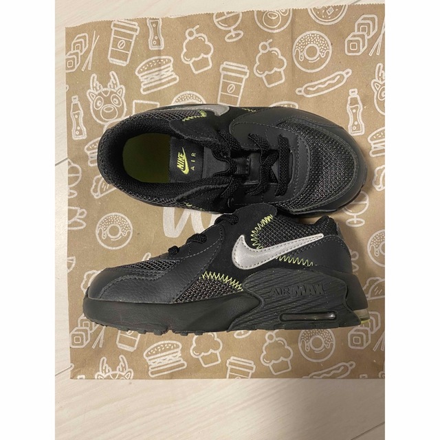 NIKE(ナイキ)のナイキ NIKE ジュニア スニーカー ナイキ エア マックス エクシー キッズ/ベビー/マタニティのキッズ靴/シューズ(15cm~)(スニーカー)の商品写真