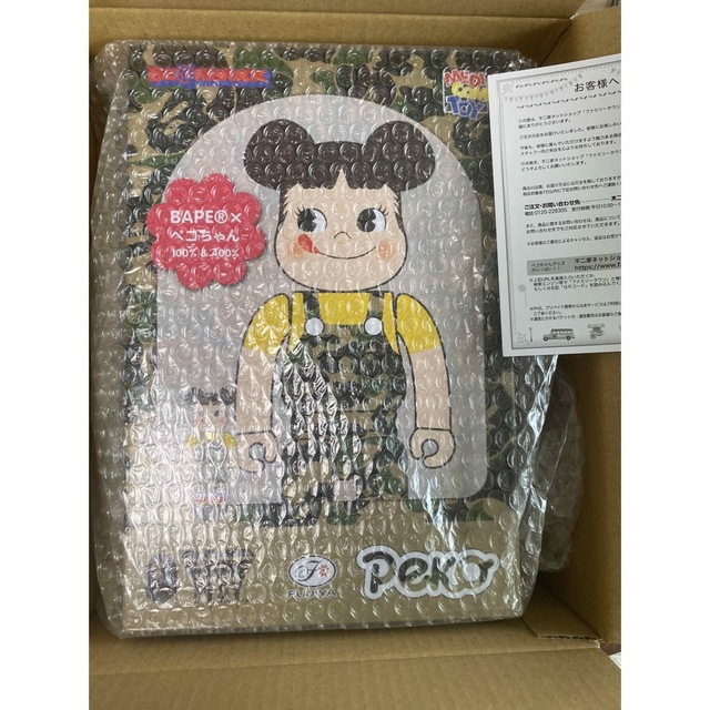 BE@RBRICK(ベアブリック)のBE@RBRICK BAPE(R) ペコちゃん 100％ & 400％ エンタメ/ホビーのおもちゃ/ぬいぐるみ(キャラクターグッズ)の商品写真