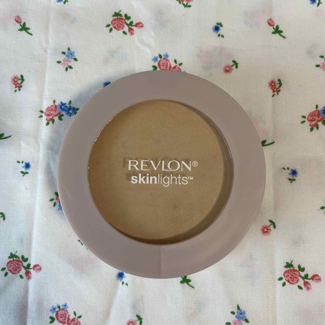 REVLON(レブロン)のレブロンスキンライトプレストパウダー コスメ/美容のベースメイク/化粧品(フェイスパウダー)の商品写真