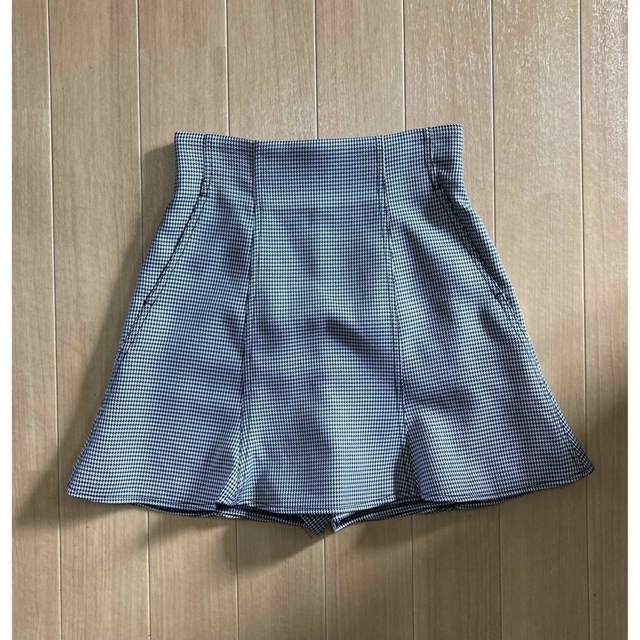 SNIDEL(スナイデル)のSNIDEL Sustainableヘムフレアミニスカショーパン レディースのスカート(ミニスカート)の商品写真