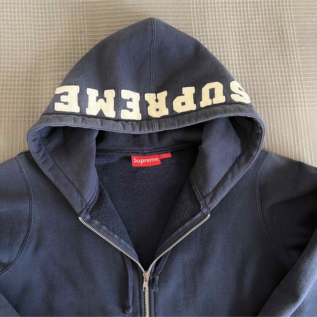 Supreme(シュプリーム)の【送料無料】SUPREME 15AW フードロゴジップパーカー メンズのトップス(パーカー)の商品写真