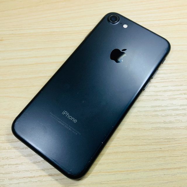 Apple(アップル)のSIMﾌﾘｰ ﾊﾞｯﾃﾘｰ91％ iPhone7 32GB P119 スマホ/家電/カメラのスマートフォン/携帯電話(スマートフォン本体)の商品写真