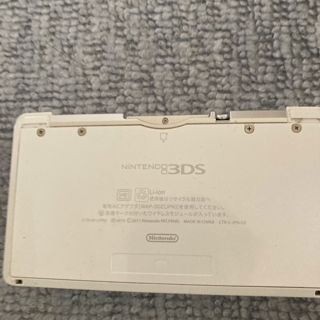 ニンテンドー3DS(ニンテンドー3DS)のニンテンドー3DSホワイト本体のみ動作品 エンタメ/ホビーのゲームソフト/ゲーム機本体(携帯用ゲーム機本体)の商品写真