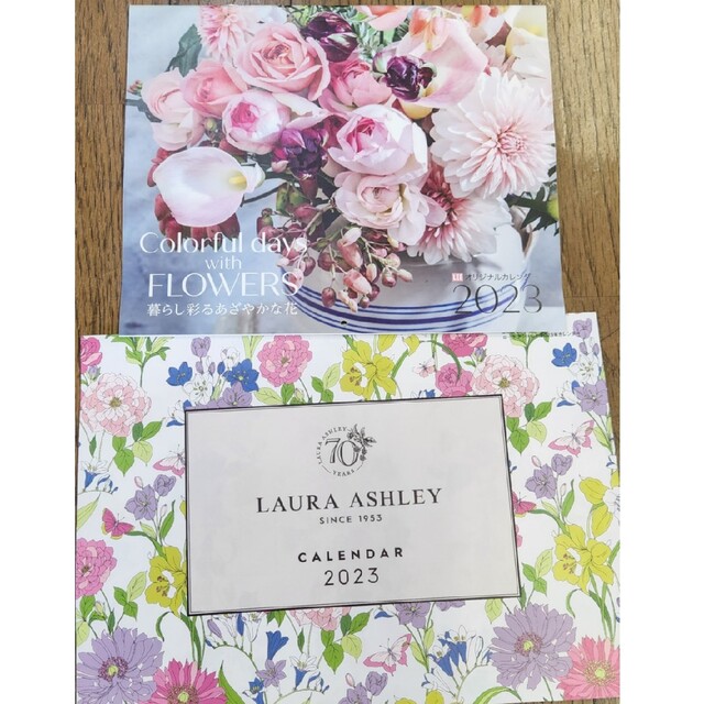 LAURA ASHLEY(ローラアシュレイ)の付録カレンダーセットLEEお花カレンダーInRedローラアシュレイカレンダー インテリア/住まい/日用品の文房具(カレンダー/スケジュール)の商品写真