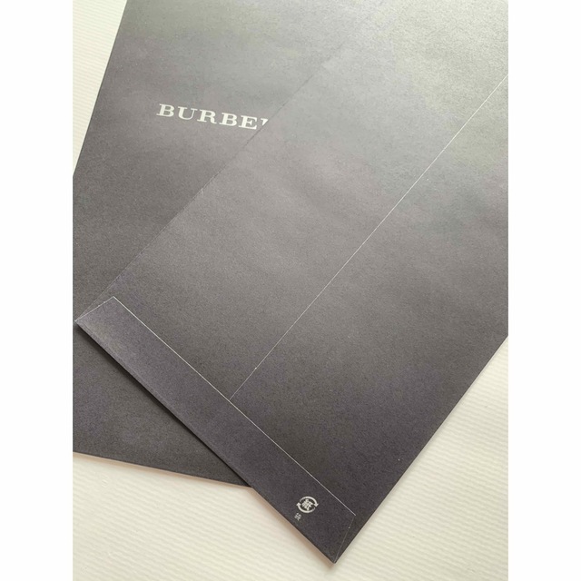 BURBERRY(バーバリー)のバーバリー　ラッピング紙袋二枚 インテリア/住まい/日用品のオフィス用品(ラッピング/包装)の商品写真