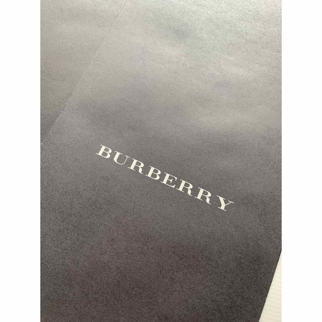 BURBERRY(バーバリー)のバーバリー　ラッピング紙袋二枚 インテリア/住まい/日用品のオフィス用品(ラッピング/包装)の商品写真