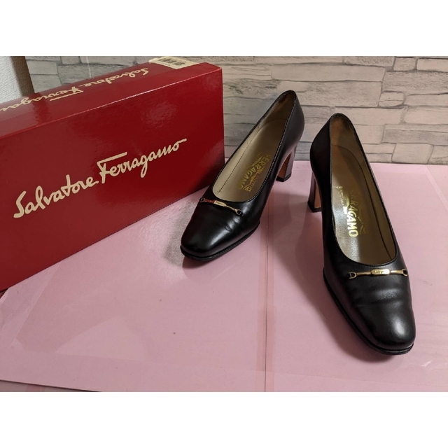 Salvatore Ferragamo(サルヴァトーレフェラガモ)の美　品！SaIvatore Ferrgamo  フェラガモ パンプス レディースの靴/シューズ(ハイヒール/パンプス)の商品写真