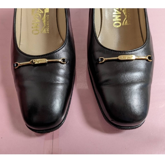 Salvatore Ferragamo(サルヴァトーレフェラガモ)の美　品！SaIvatore Ferrgamo  フェラガモ パンプス レディースの靴/シューズ(ハイヒール/パンプス)の商品写真