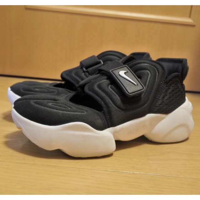 NIKE(ナイキ)の【大人気!】 NIKE アクア リフトレディース 美品 レディースの靴/シューズ(スニーカー)の商品写真
