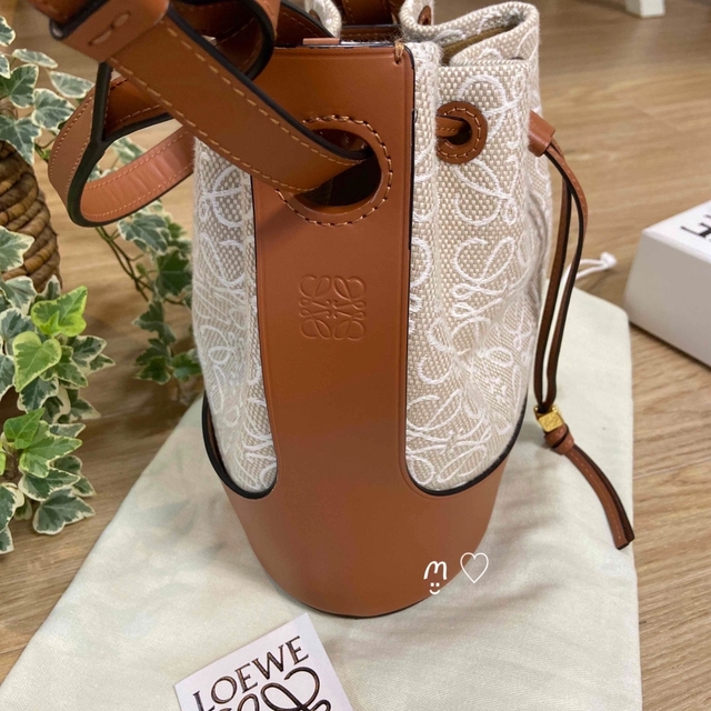 LOEWE(ロエベ)のロエベ LOEWE バルーンバッグ スモール　ショルダーバッグ　巾着　アナグラム レディースのバッグ(ショルダーバッグ)の商品写真