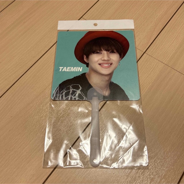 SHINee(シャイニー)のSHINee テミン　うちわ エンタメ/ホビーのタレントグッズ(アイドルグッズ)の商品写真