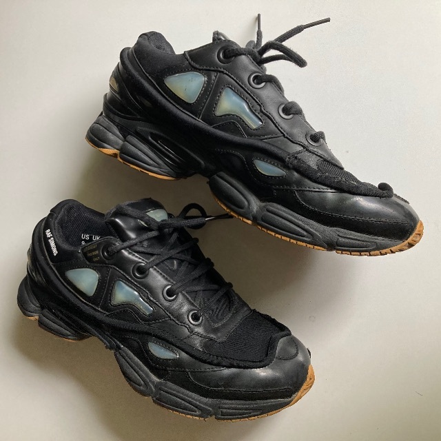 RAF SIMONS(ラフシモンズ)のRAF SIMONS OZWEEGO BUNNY black 27.5cm メンズの靴/シューズ(スニーカー)の商品写真