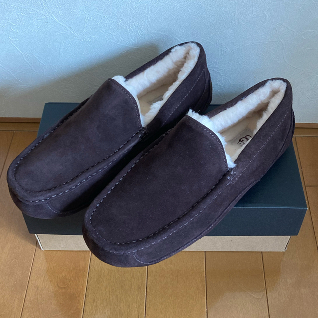 UGG(アグ)のUGG アスコットASCOT エスプレッソ　新品 メンズ メンズの靴/シューズ(スリッポン/モカシン)の商品写真