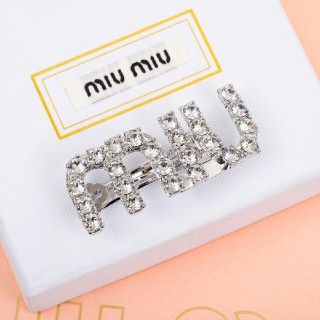 ミュウミュウ ヘアピンの通販 25点 | miumiuのレディースを買うならラクマ