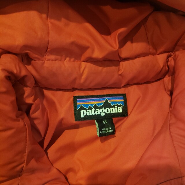 patagonia(パタゴニア)のペロさん　patagonia　ダウンジャケット キッズ/ベビー/マタニティのキッズ服男の子用(90cm~)(ジャケット/上着)の商品写真