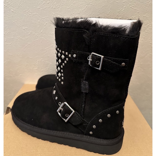 UGG(アグ)のUGG ADRIANNA STARS kidsサイズ3 キッズ/ベビー/マタニティのキッズ靴/シューズ(15cm~)(ブーツ)の商品写真