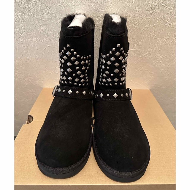 UGG(アグ)のUGG ADRIANNA STARS kidsサイズ3 キッズ/ベビー/マタニティのキッズ靴/シューズ(15cm~)(ブーツ)の商品写真