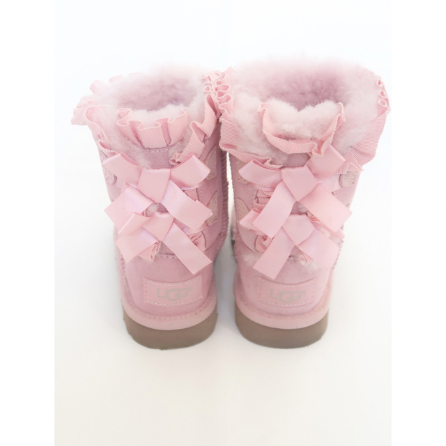 UGG(アグ)のUGG フリル リボン ムートン ブーツ キッズ/ベビー/マタニティのベビー靴/シューズ(~14cm)(ブーツ)の商品写真