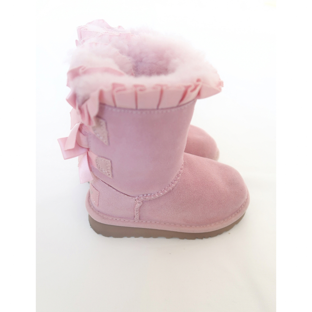 UGG(アグ)のUGG フリル リボン ムートン ブーツ キッズ/ベビー/マタニティのベビー靴/シューズ(~14cm)(ブーツ)の商品写真