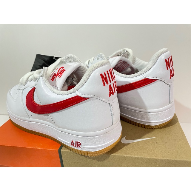 NIKE(ナイキ)の【新品】23.5㎝　NIKE AIR FORCE 1 LOW RETRO レッド レディースの靴/シューズ(スニーカー)の商品写真