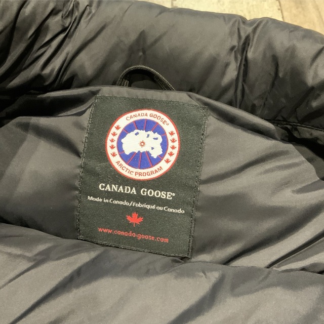 CANADA GOOSE(カナダグース)のカナダグース　ダウンベスト　ブラック　4131JM XS レディースのジャケット/アウター(ダウンベスト)の商品写真