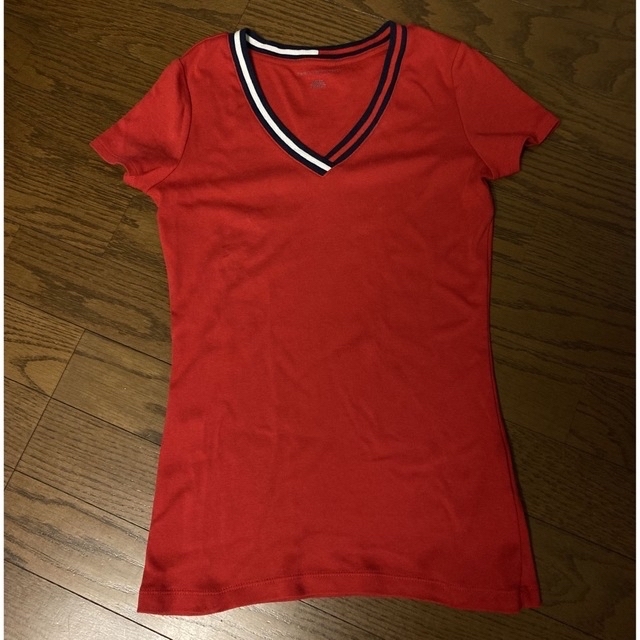 TOMMY HILFIGER(トミーヒルフィガー)のトミーヒルフィガー レディースTシャツ （XSレッド） レディースのトップス(Tシャツ(半袖/袖なし))の商品写真