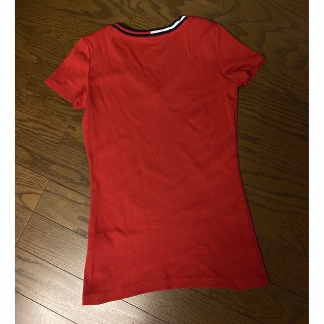 TOMMY HILFIGER(トミーヒルフィガー)のトミーヒルフィガー レディースTシャツ （XSレッド） レディースのトップス(Tシャツ(半袖/袖なし))の商品写真