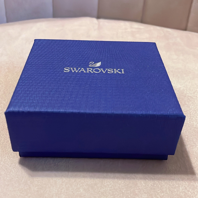 SWAROVSKI(スワロフスキー)の値下げ！Swarovski スワロフスキー シルバー　雫型　ピアス　【箱付き】 レディースのアクセサリー(ピアス)の商品写真