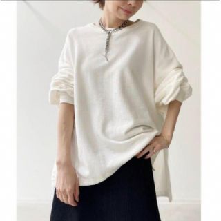 アパルトモンドゥーズィエムクラス(L'Appartement DEUXIEME CLASSE)のREMI RELIEF Side Slit Long T-sh ホワイト(トレーナー/スウェット)