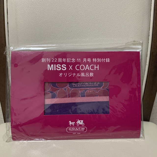 COACH(コーチ)の新品、未使用　COACH&MISS コラボ　シグネチャー　スカーフ、風呂敷 レディースのファッション小物(バンダナ/スカーフ)の商品写真