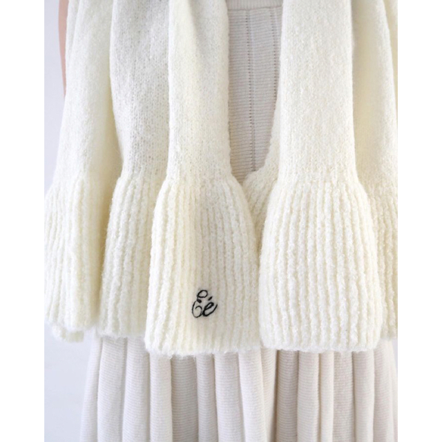 épine(エピヌ)のepine マフラー　Eé frill knit muffler white レディースのファッション小物(マフラー/ショール)の商品写真