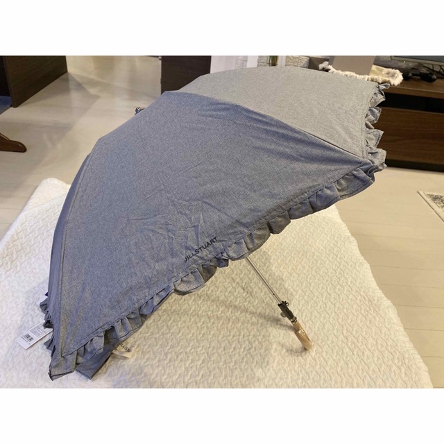 JILLSTUART(ジルスチュアート)のジルスチュアート　フリル折りたたみ傘　晴雨兼用　グレー レディースのファッション小物(傘)の商品写真