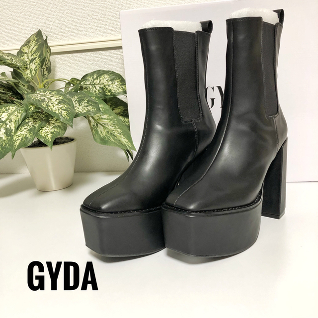 GYDA(ジェイダ)の新品訳あり!! GYDA サイドゴアチャンキーショートブーツ  レディースの靴/シューズ(ブーツ)の商品写真