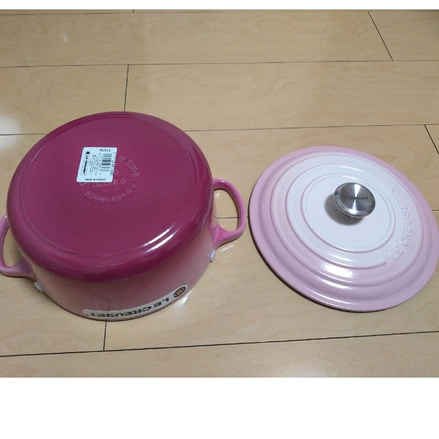 LE CREUSET(ルクルーゼ)のLE  CREUSET 鍋 22cm インテリア/住まい/日用品のキッチン/食器(鍋/フライパン)の商品写真