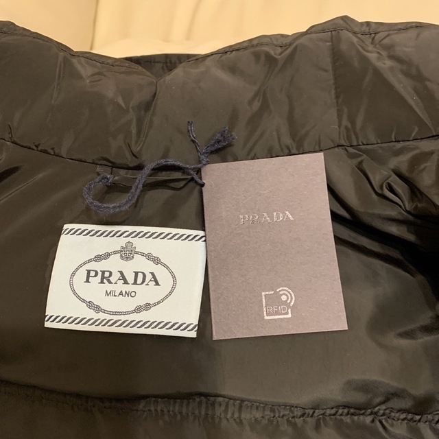 PRADA(プラダ)のご専用です　　プラダ　ダウン　ショート　ジャケット　希少　36（38）　ブラック レディースのジャケット/アウター(ダウンジャケット)の商品写真