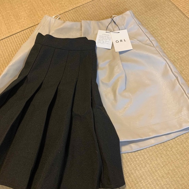 GRL(グレイル)のレザーショートパンツ[tu98] GRL 黒プリーツスカート　オマケ レディースのスカート(ミニスカート)の商品写真
