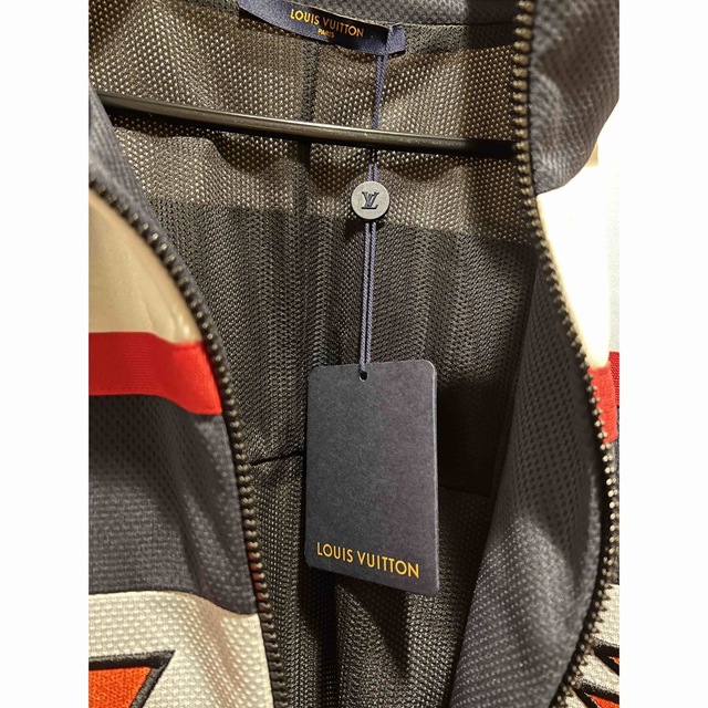 LOUIS VUITTON(ルイヴィトン)の22AW LOUIS VUITTON グラフィック トラックトップ ジャケット メンズのジャケット/アウター(ブルゾン)の商品写真