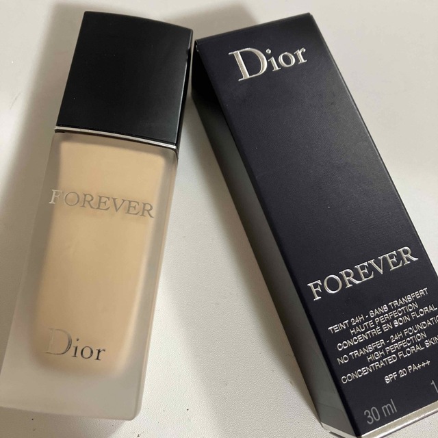 Christian Dior(クリスチャンディオール)のDior★ディオールスキンフォーエバーフルイドマット　1N コスメ/美容のベースメイク/化粧品(ファンデーション)の商品写真