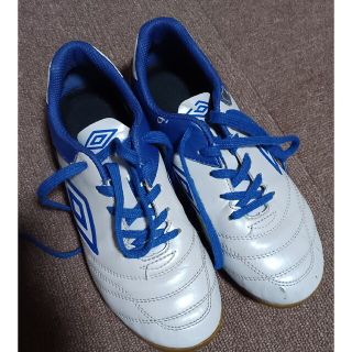 アンブロ(UMBRO)のUMBRO　フットサルシューズ22.5Used(シューズ)