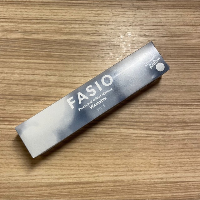 Fasio(ファシオ)のFASIO ファシオ　限定　パーマネント　グリッター　マスカラ　シルバー コスメ/美容のベースメイク/化粧品(マスカラ)の商品写真