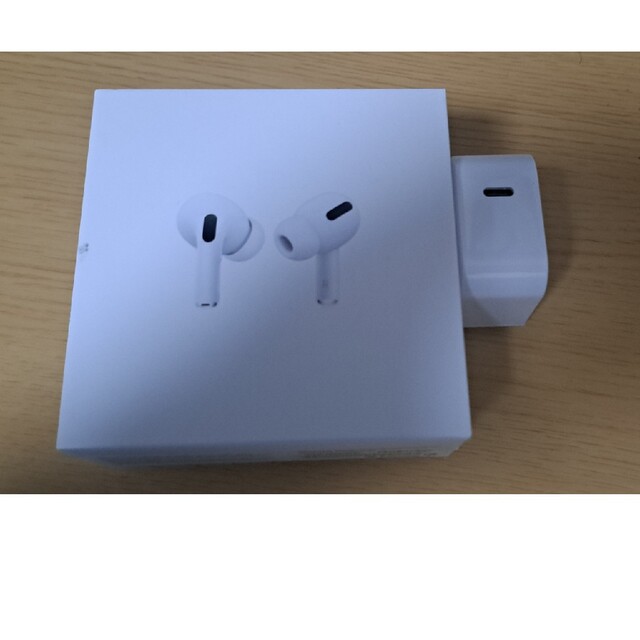 Apple(アップル)のairpods pro pwp22j/a スマホ/家電/カメラのオーディオ機器(ヘッドフォン/イヤフォン)の商品写真