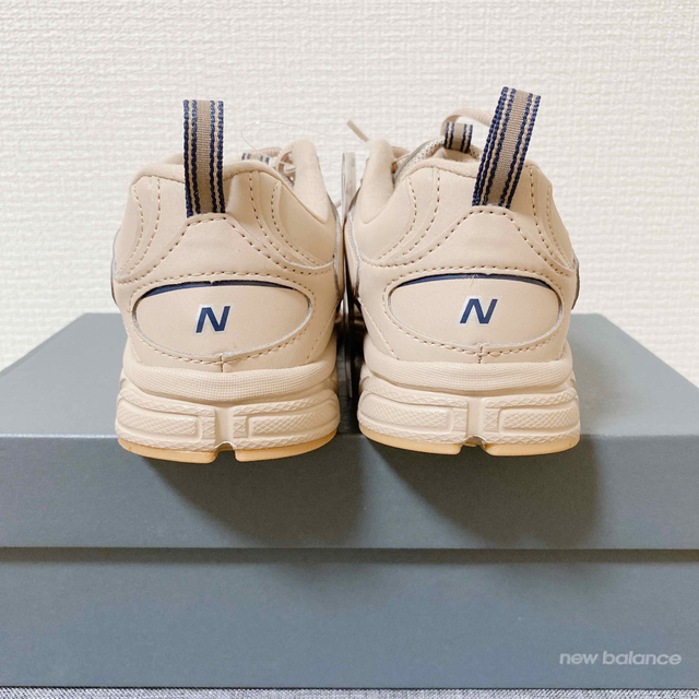 New Balance(ニューバランス)の《新品》ニューバランス ML408R スニーカー 24.5cm ベージュ レディースの靴/シューズ(スニーカー)の商品写真