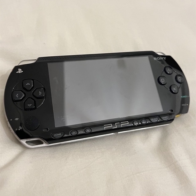 PlayStation Portable(プレイステーションポータブル)のPSP 1000 本体+付属品　black エンタメ/ホビーのゲームソフト/ゲーム機本体(携帯用ゲーム機本体)の商品写真