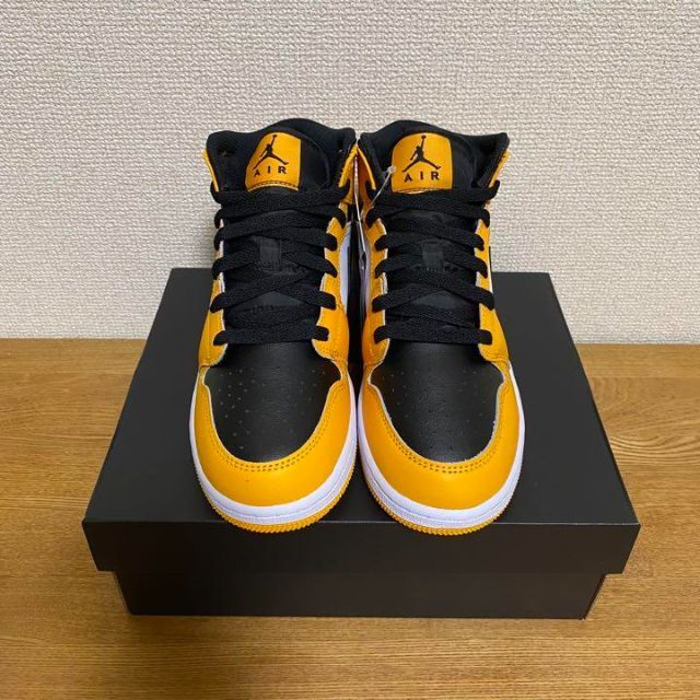 Jordan Brand（NIKE）(ジョーダン)の24.5cm【新品】ナイキ エアジョーダン1 MID タクシー レディースの靴/シューズ(スニーカー)の商品写真