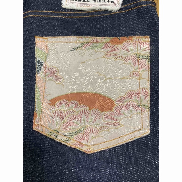 Levi's(リーバイス)の【美品】スクリプト花旅楽団　鳳凰　牡丹　日の出松　刺繍　デニムパンツ　サイズ34 メンズのパンツ(デニム/ジーンズ)の商品写真