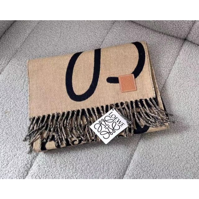 激安の商品 ☆即購入OK!!☆LOEWE☆ロエベ ロゴ マフラー 新品近い
